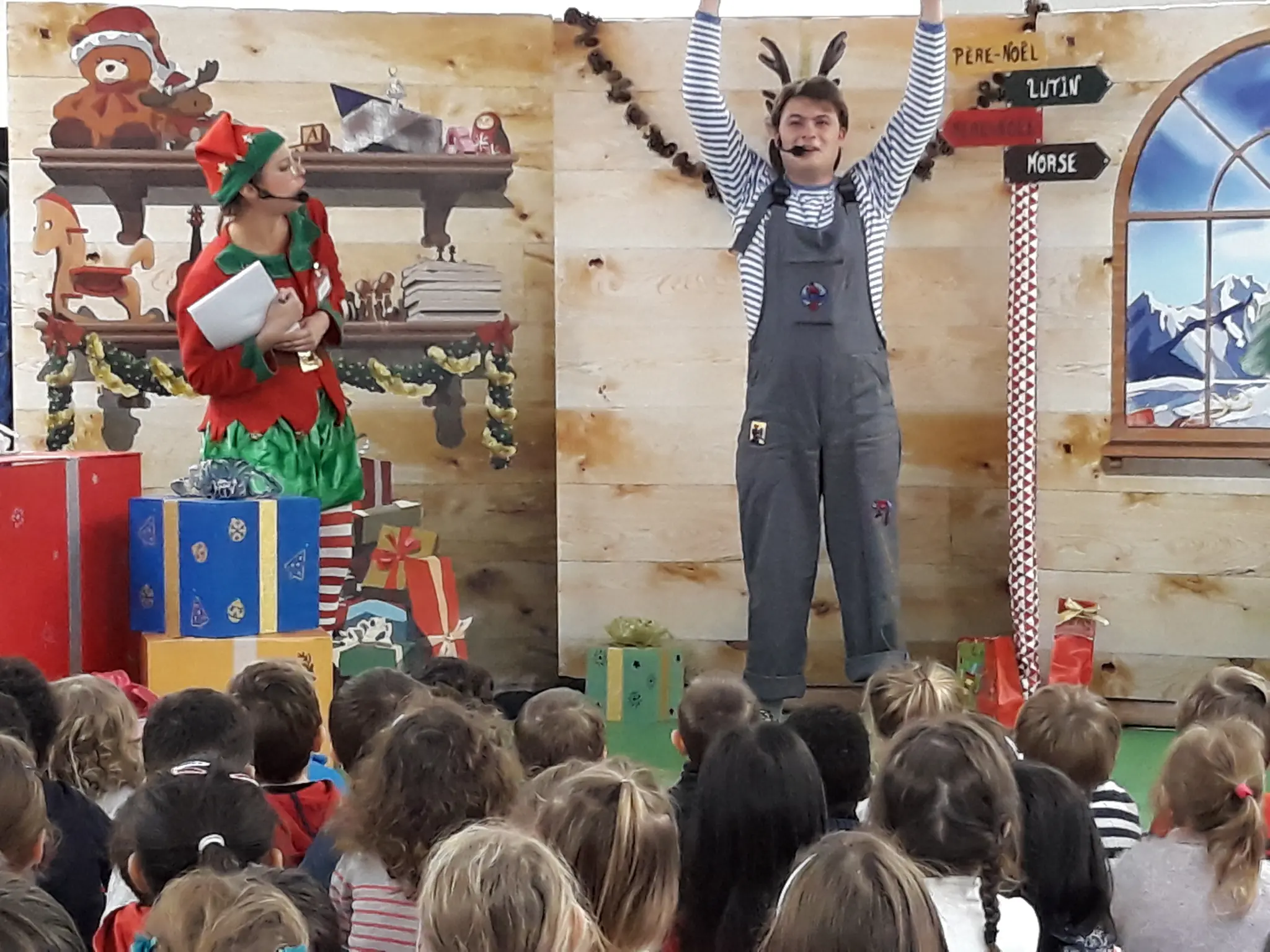 Décor en volume féerique de la maison du Père Noël et du lutin Lulu